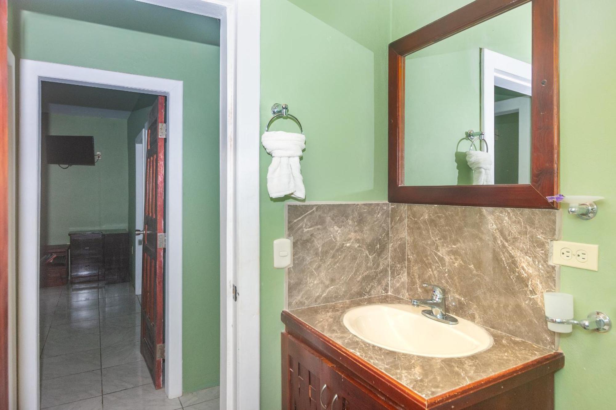 Wescot Villas Roatan ويست ايند المظهر الخارجي الصورة